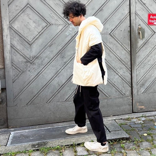 Жилетка молочного кольору