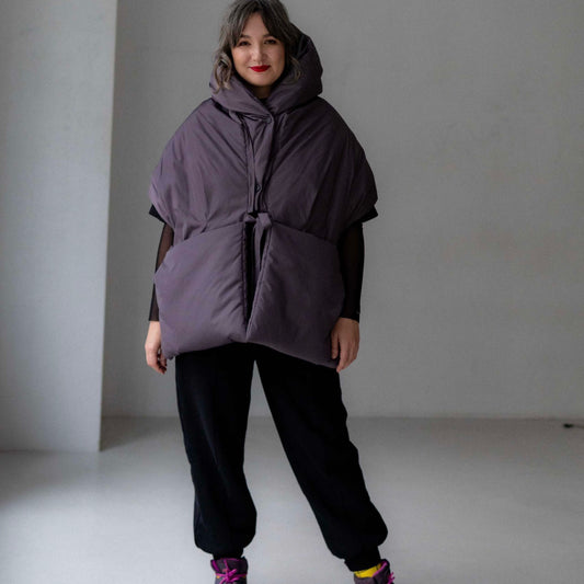 Жилетка кольору фіолетової шавлії з відстібним капюшоном