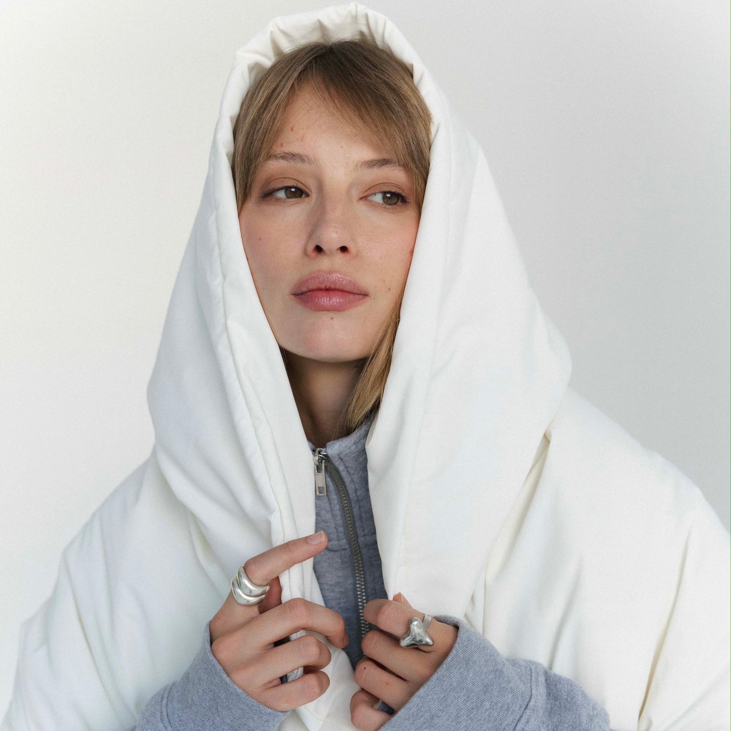 Milk Down vest with detachable hood