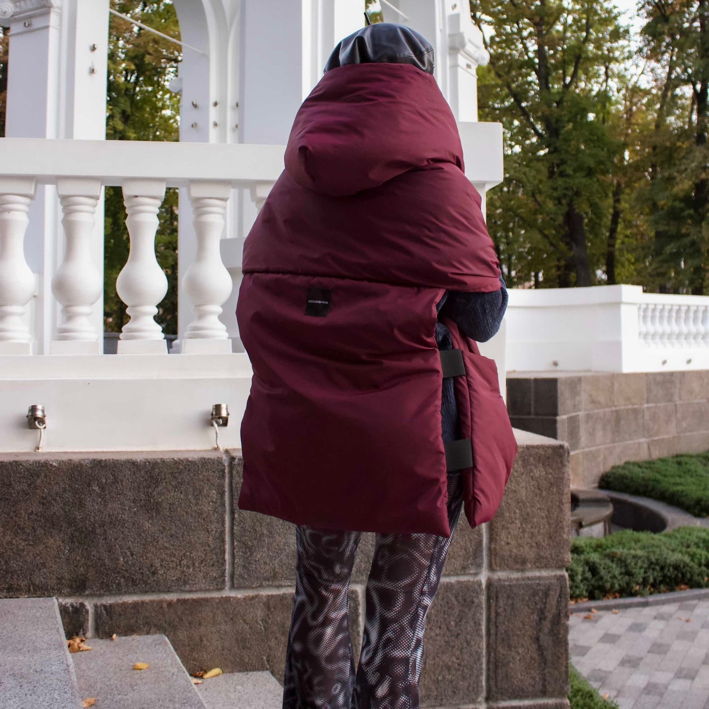 Marsala Down vest with detachable hood