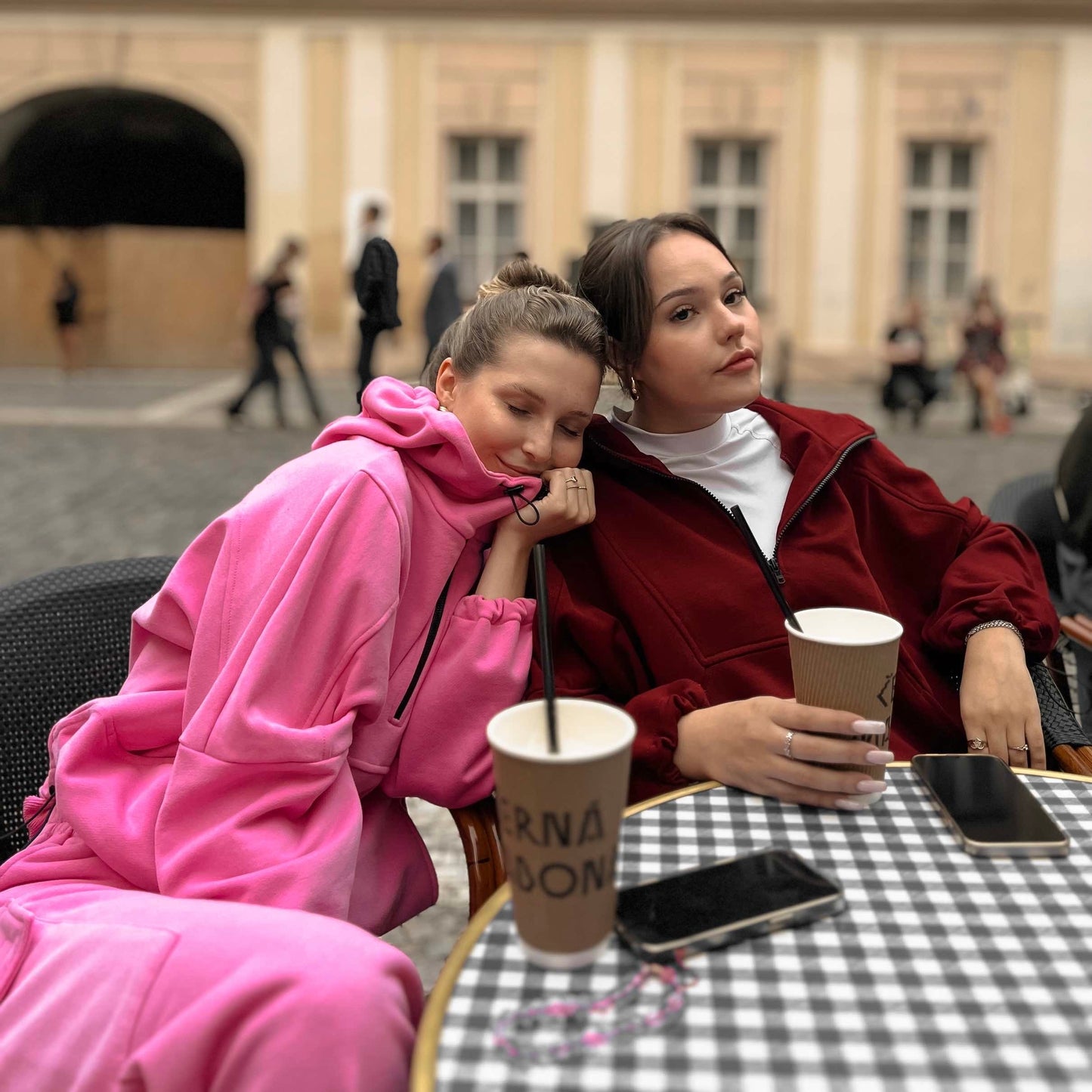 Вишневе худі