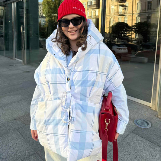 Жилетка в світло-блакитну клітинку з відстібним капюшоном