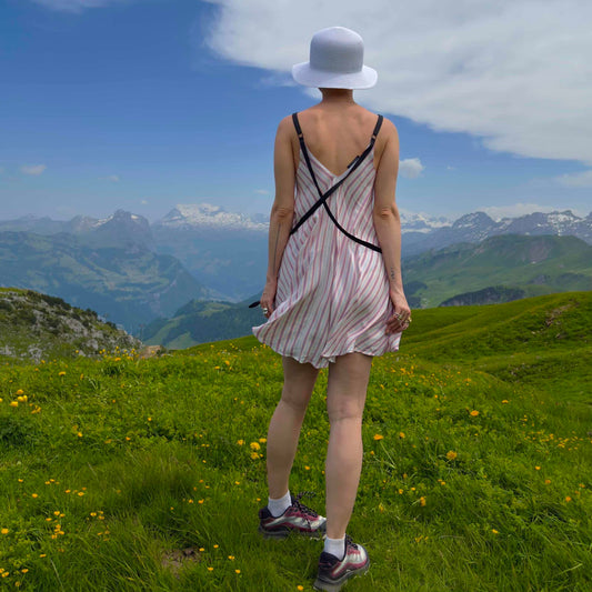 Коротка сукня зі стрічками у смужку