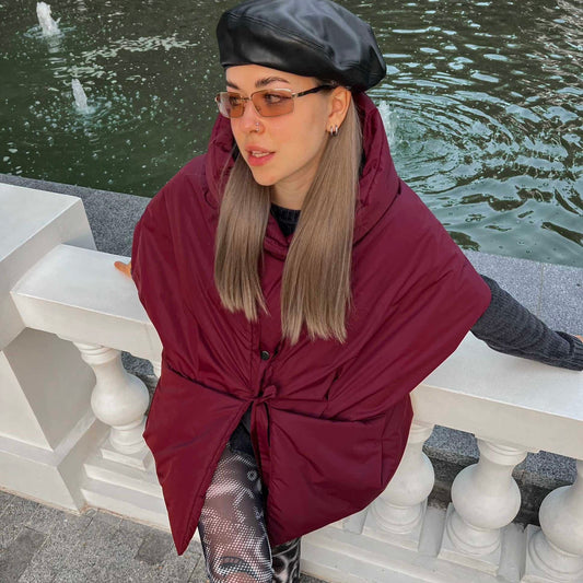 Жилетка кольору марсала з відстібним капюшоном