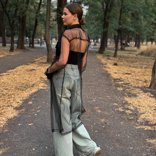 Подовжена прозора сорочка чорного кольору