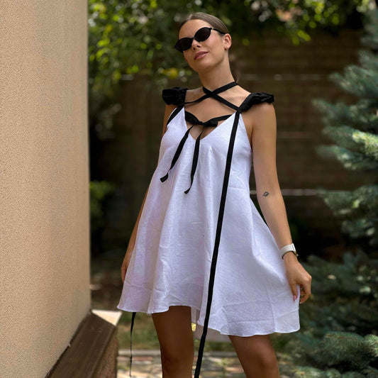 Коротка сукня зі стрічками з органічного льону