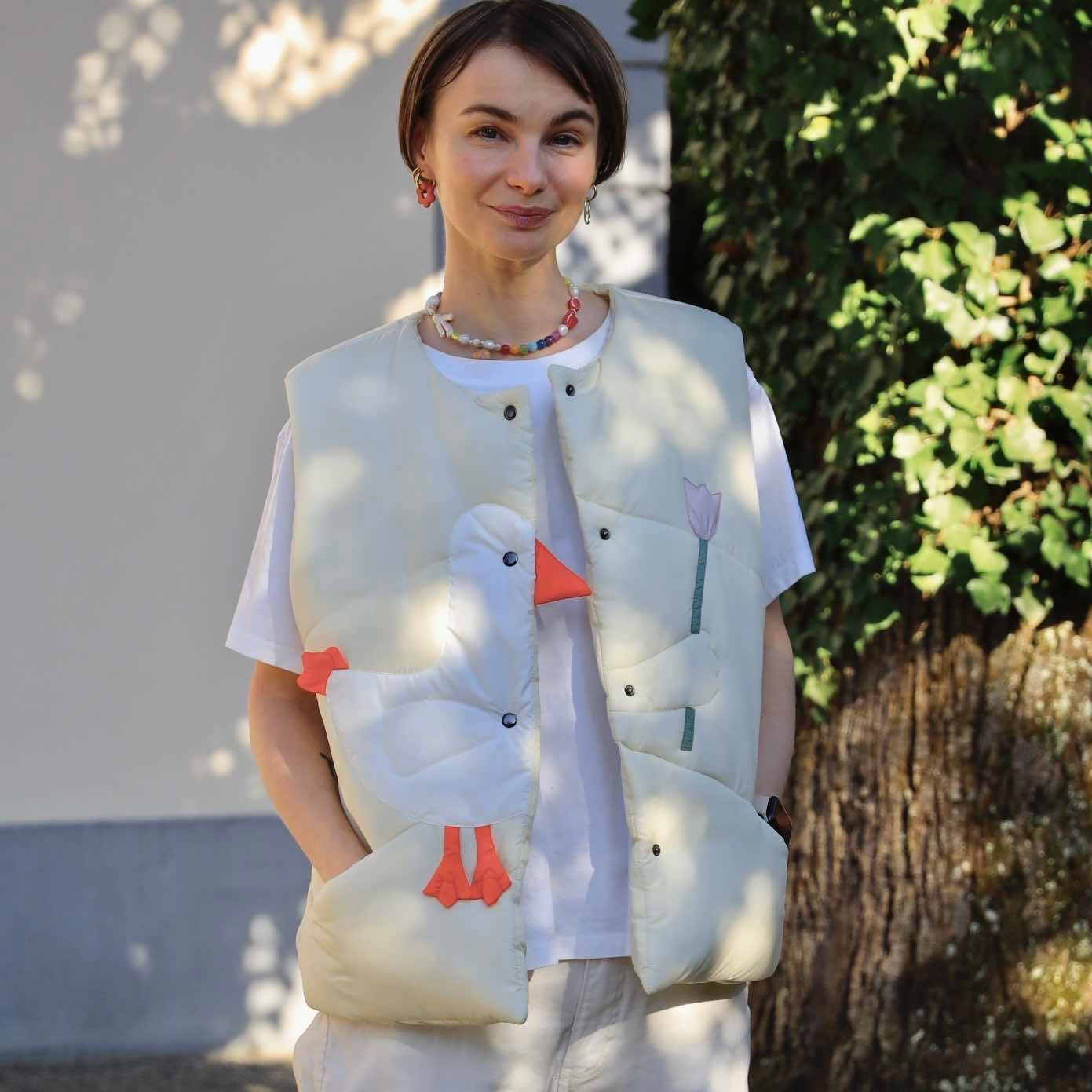 Vest "Little duck" creamy with detachable collar