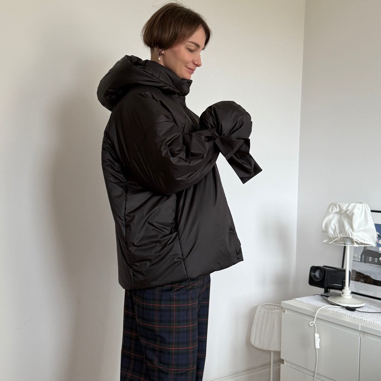 <tc>Куртка чорна зі знімними бантами і пристібним капюшоном</tc>