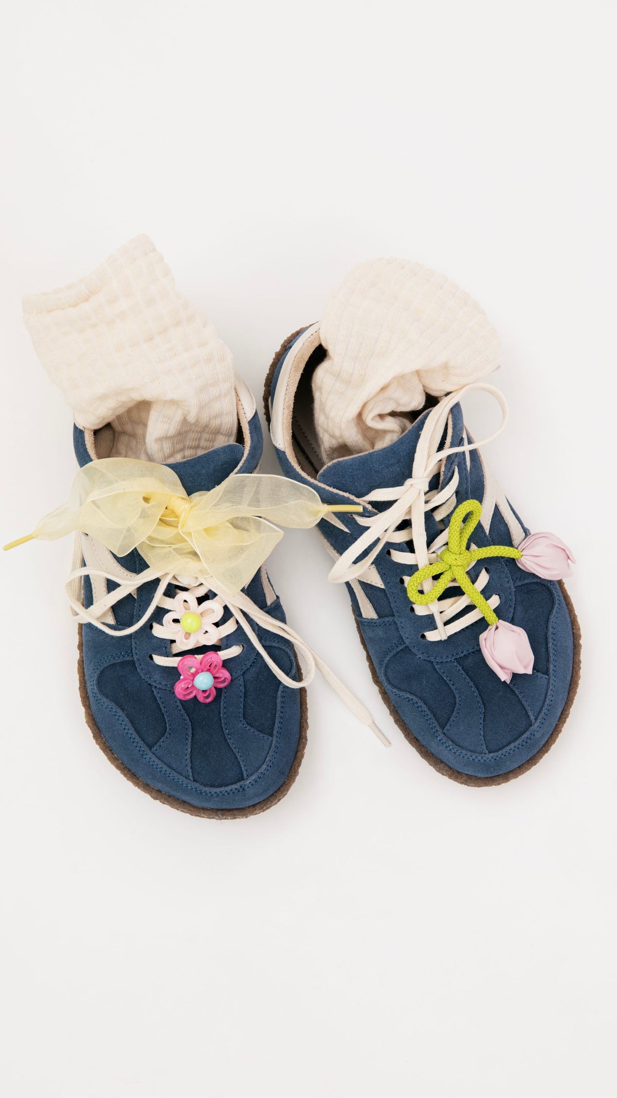 BOSI x HOCHUSOBITAKE demi-season sneakers (Selby) with an exclusive designer accessory set