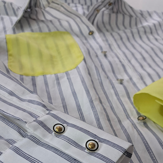 <tc>Смугаста сорочка з можливістю пристібного низу</tc>