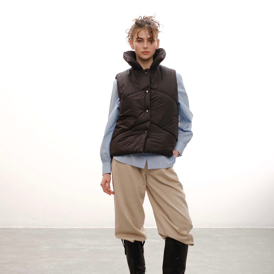 Жилетка з відстібним коміром чорна