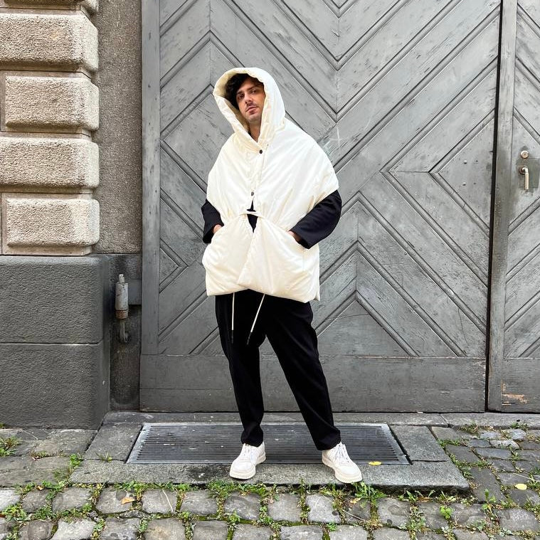 Milk Down vest with detachable hood