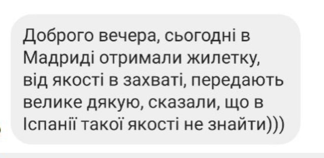 Жилетка червоного кольору з відстібним капюшоном