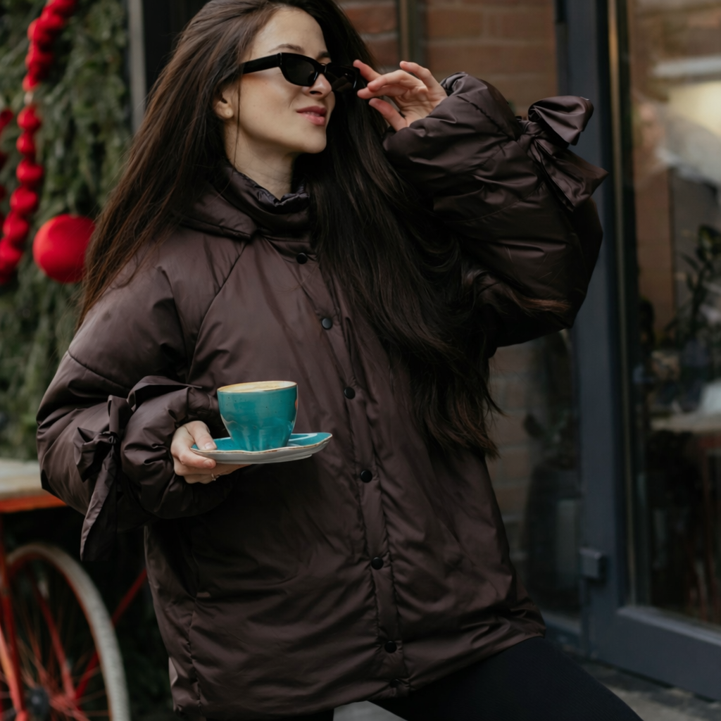 <tc>Куртка шоколадна зі знімними бантами і пристібним капюшоном</tc>