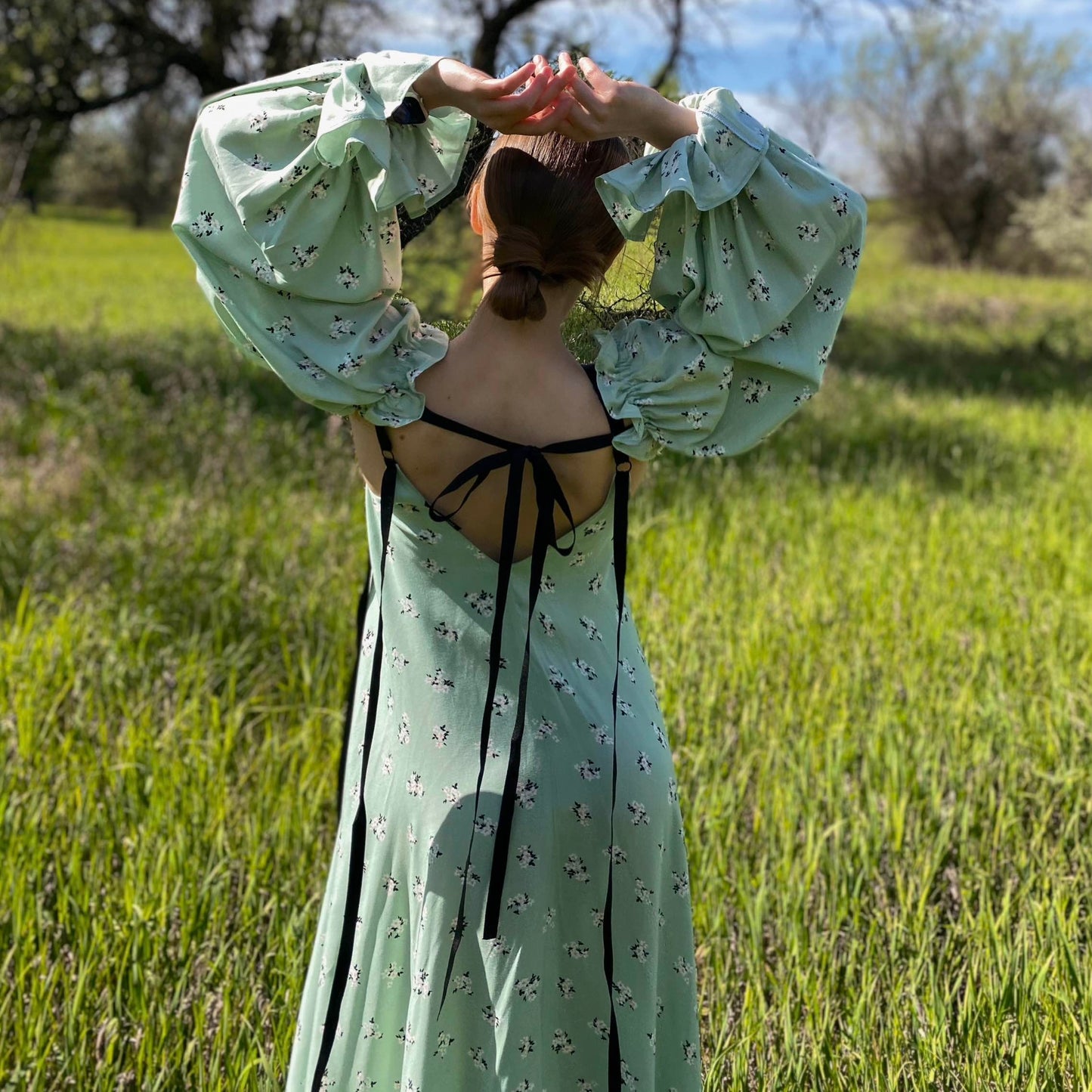 Dress mint with detachable sleeves