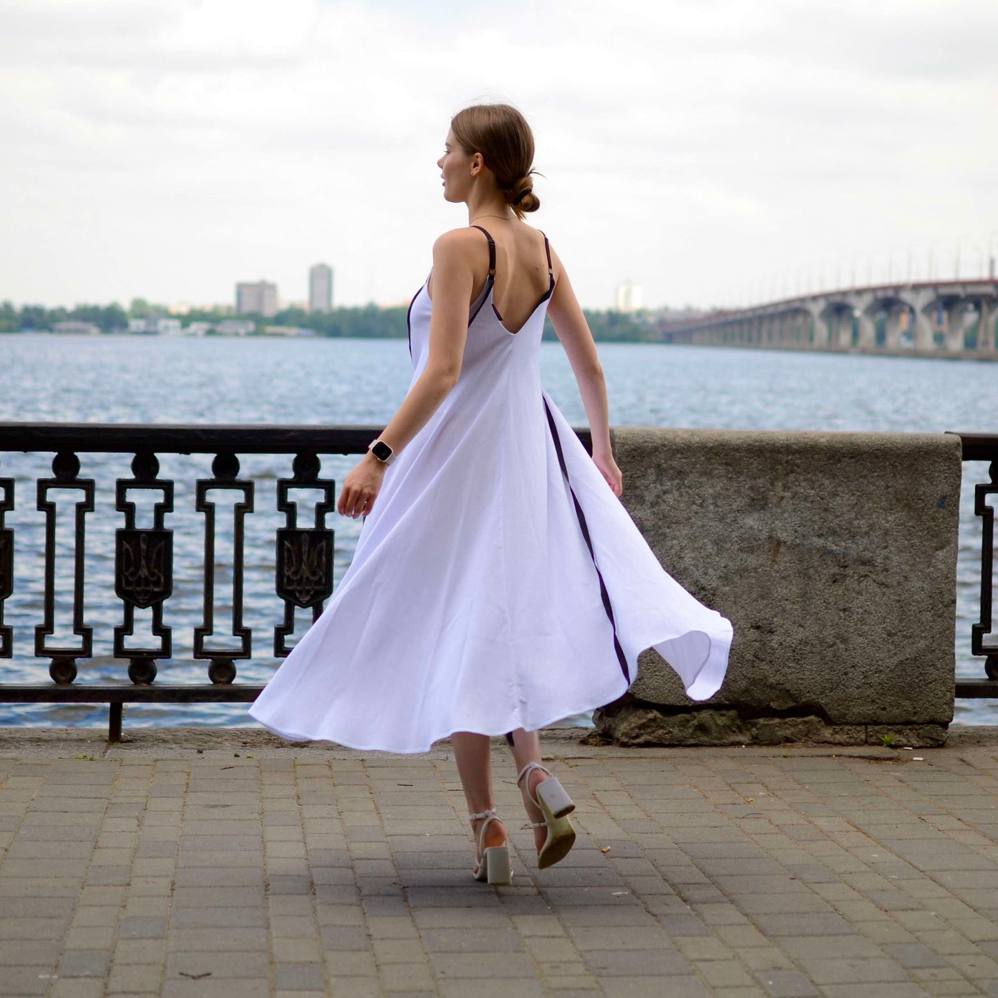 <tc>Сукня з льону зі стрічками</tc>