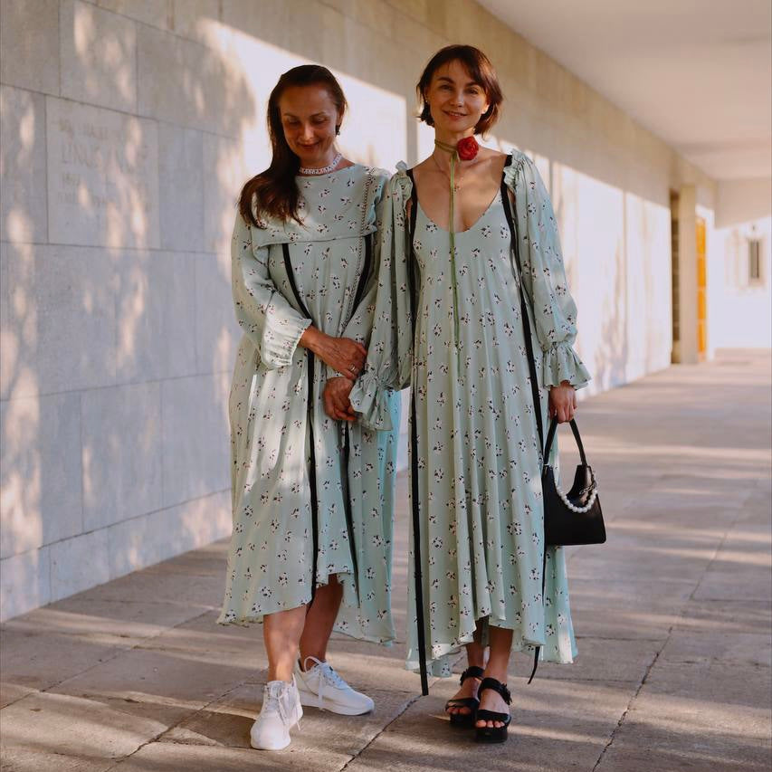 Dress mint with detachable sleeves