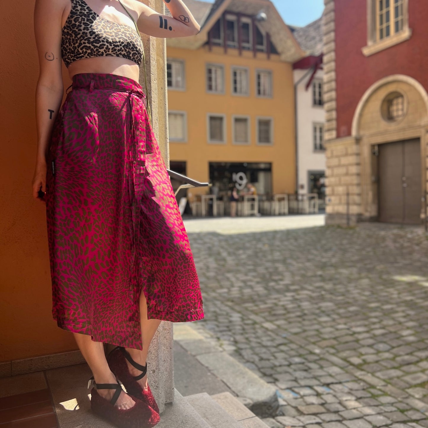 Asymmetrical skirt leopard