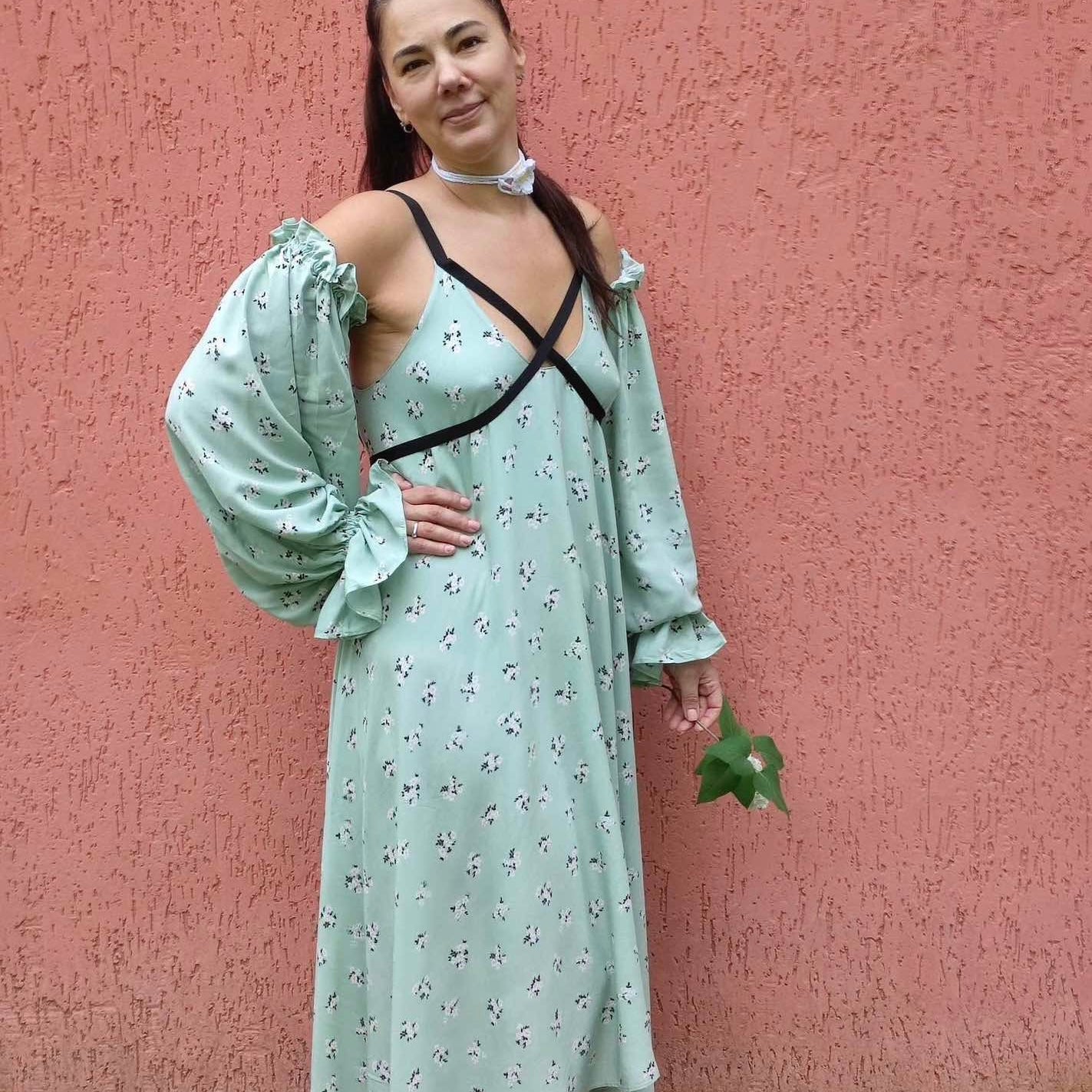 Dress mint with detachable sleeves