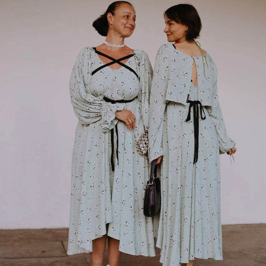 Dress mint with detachable sleeves