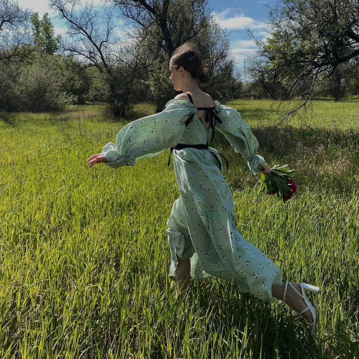Dress mint with detachable sleeves