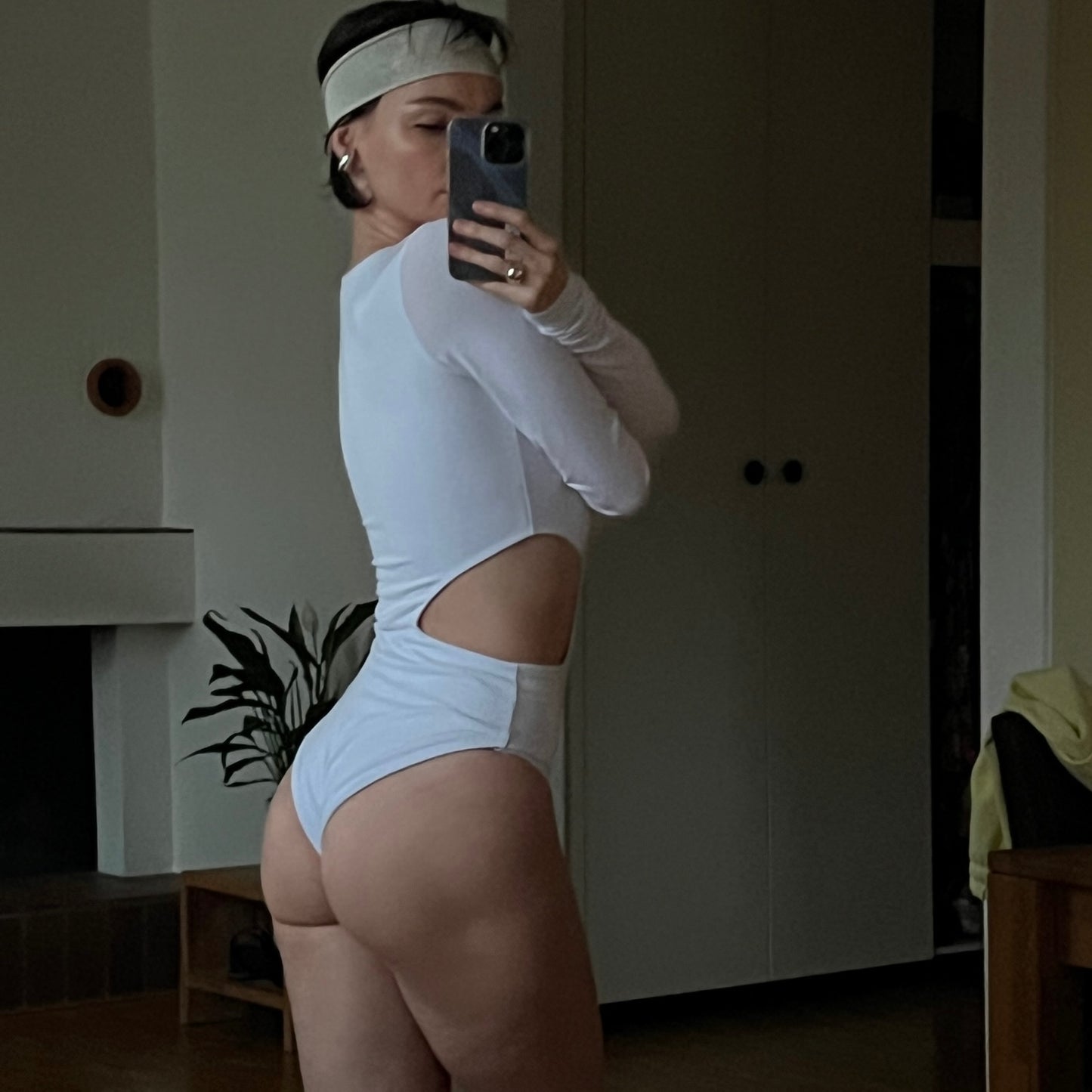 Body with asymmetric cutout