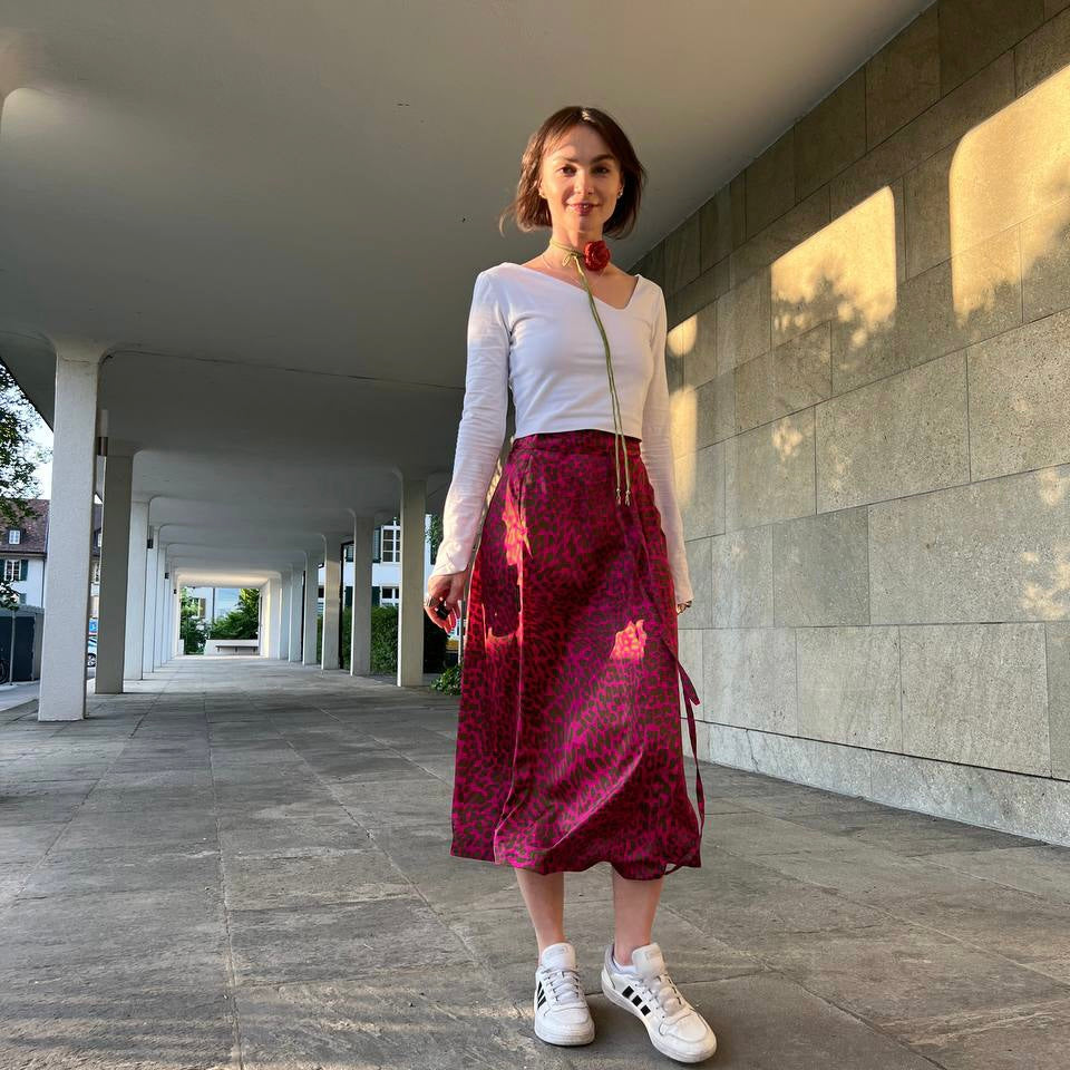 Asymmetrical skirt leopard