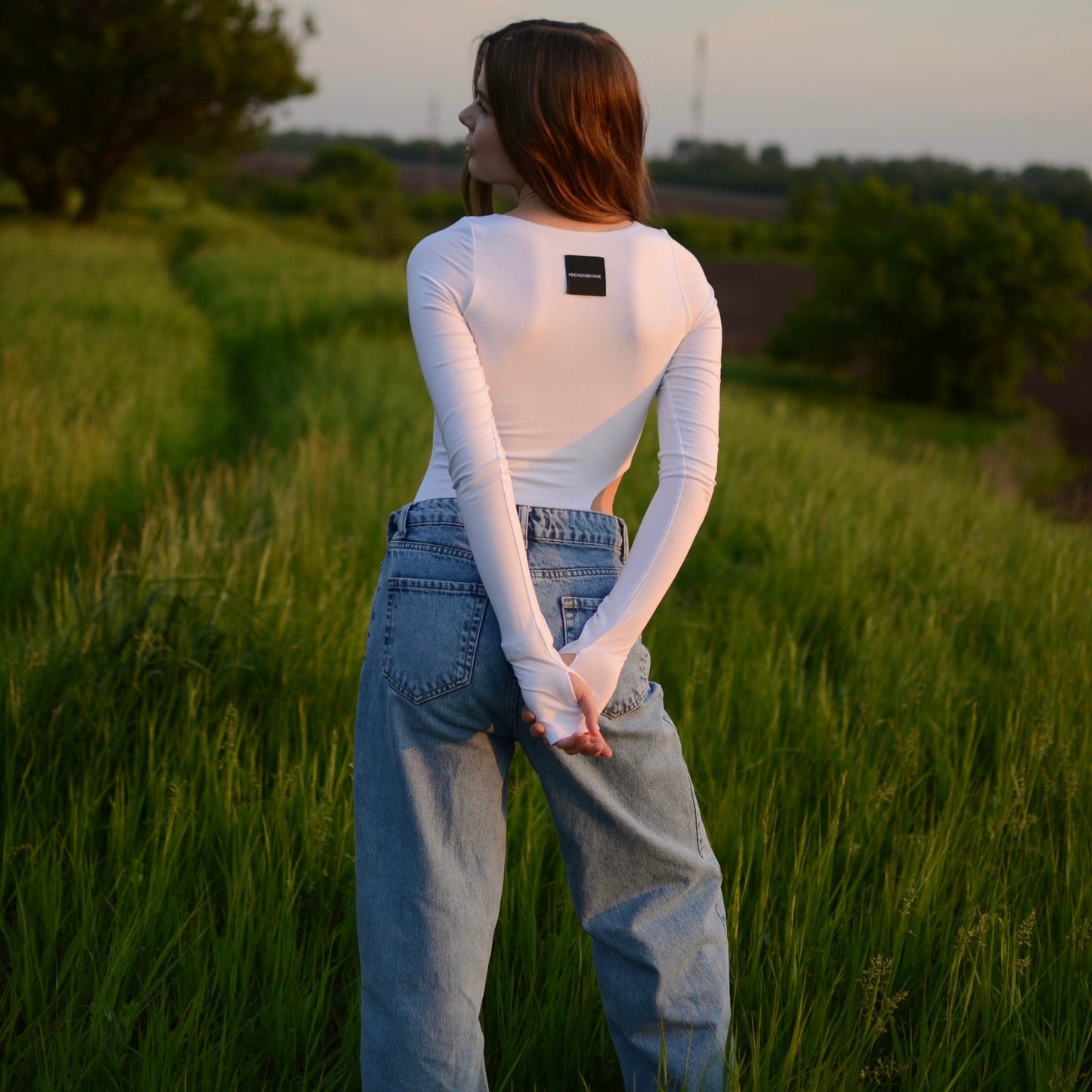 Body with asymmetric cutout