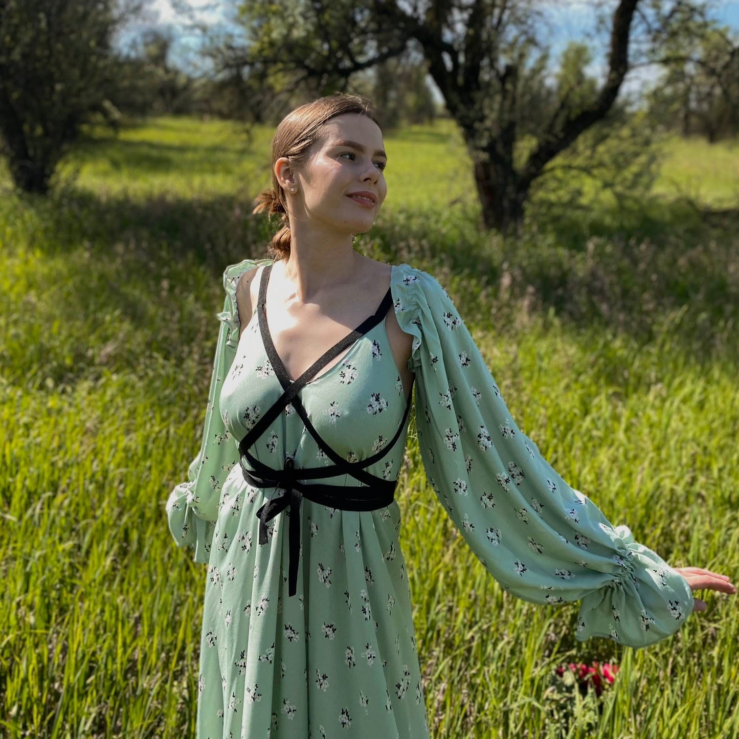 Dress mint with detachable sleeves