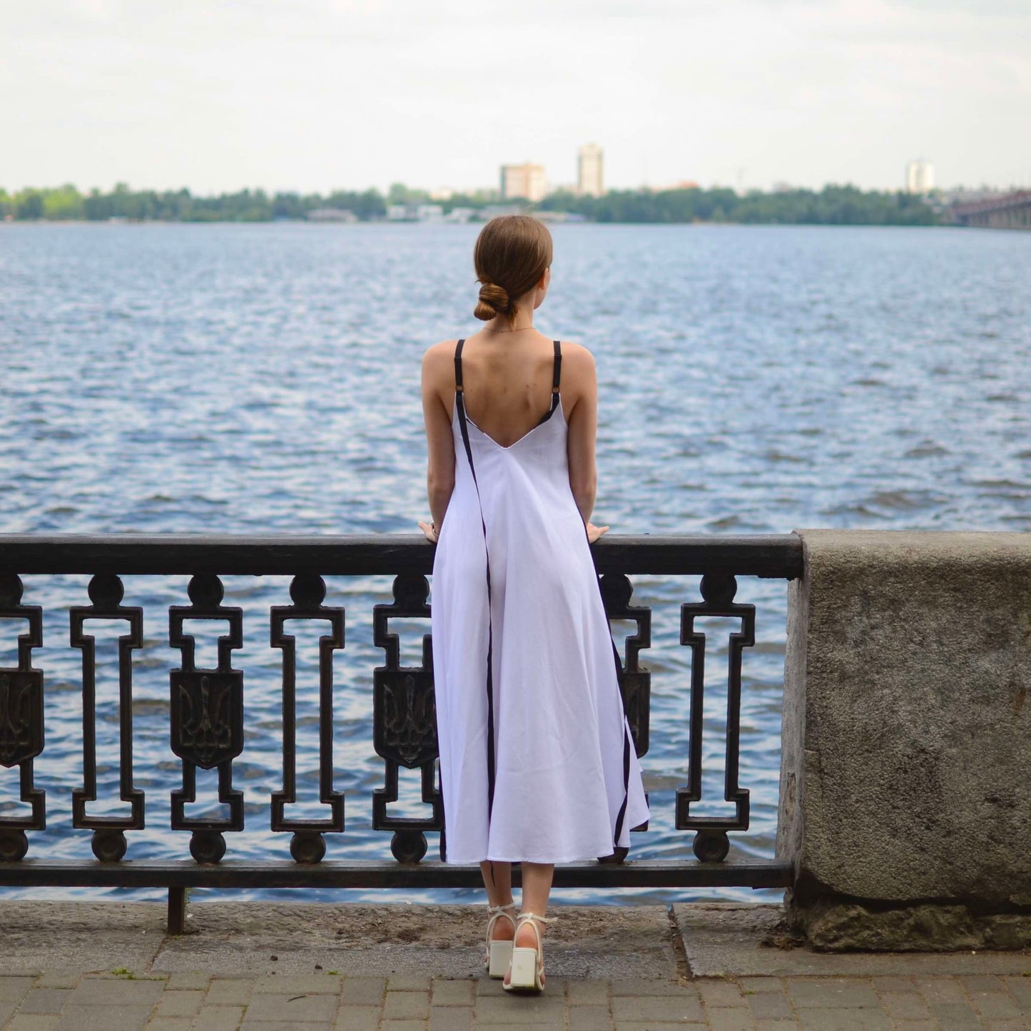 <tc>Сукня з льону зі стрічками</tc>