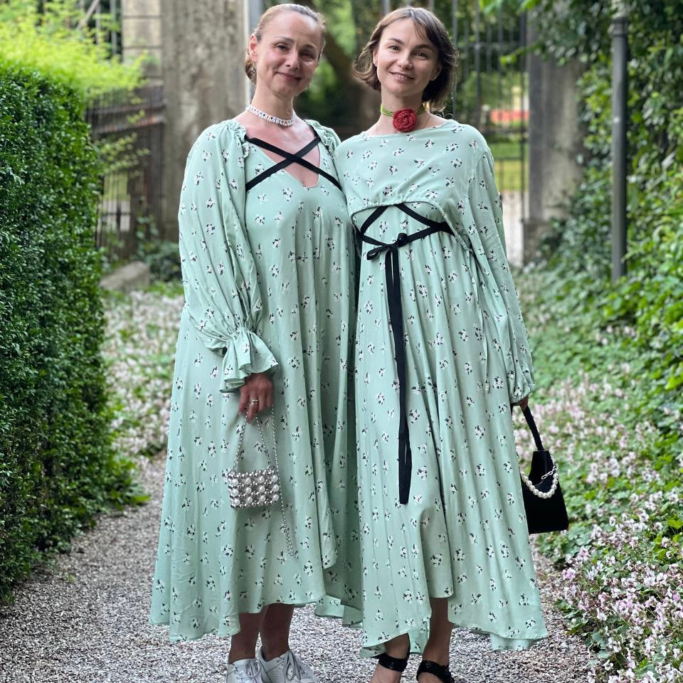 Dress mint with detachable sleeves