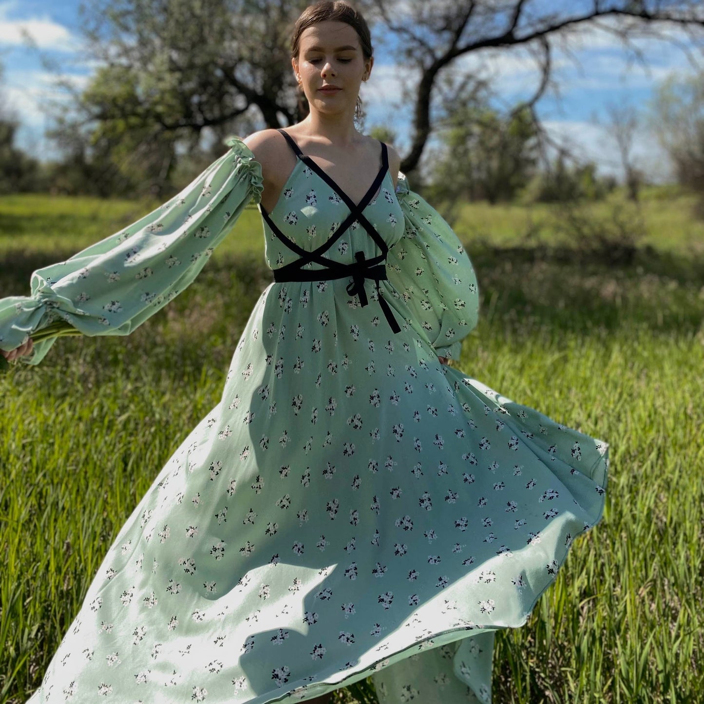 Dress mint with detachable sleeves