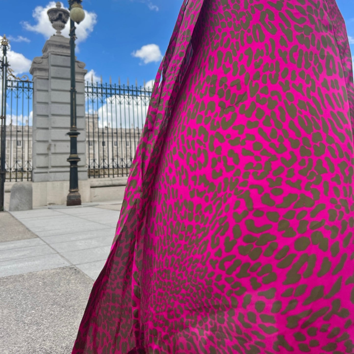 Asymmetrical skirt leopard