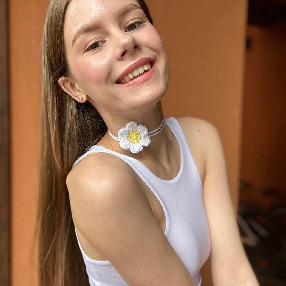Crochet flower choker chamomile