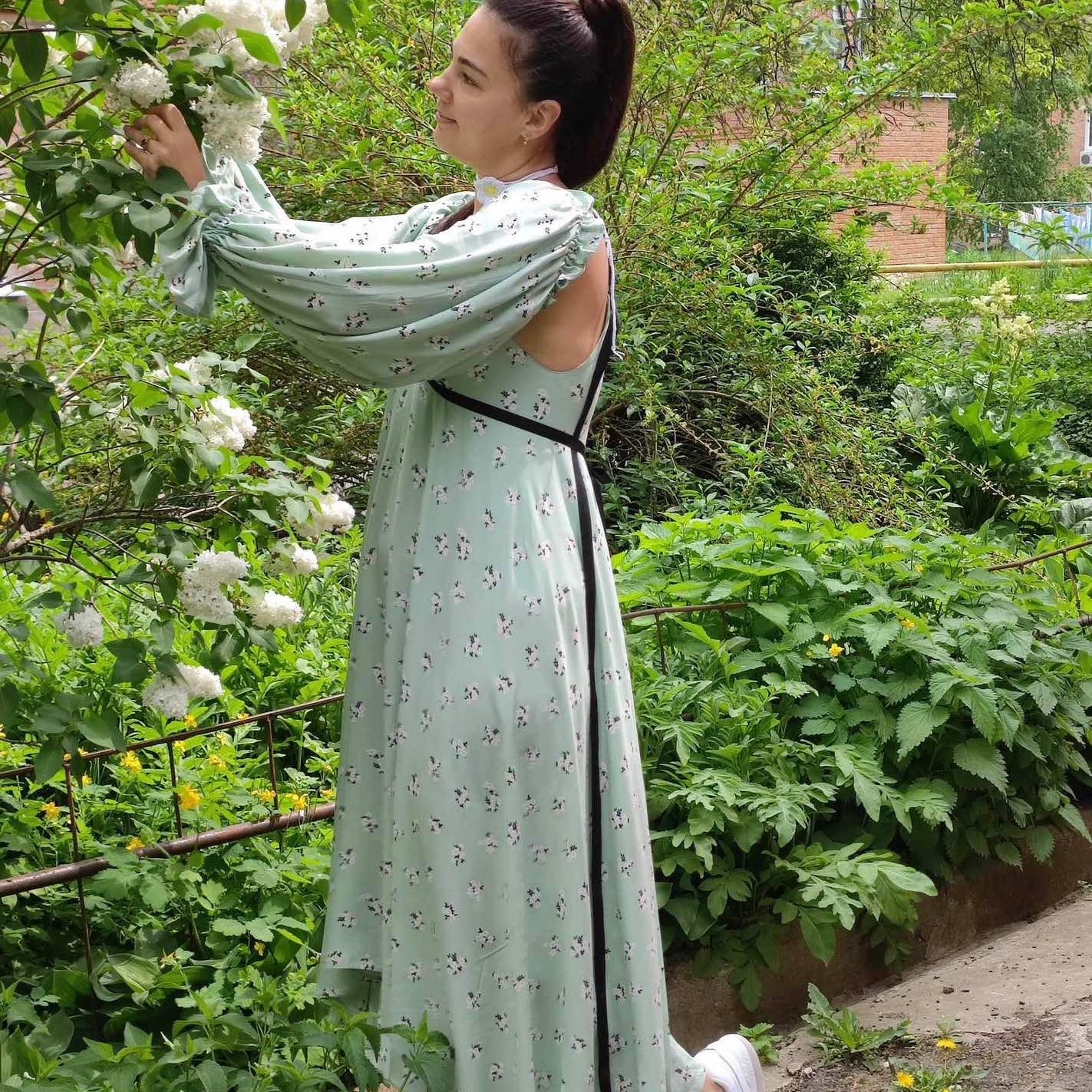 Dress mint with detachable sleeves