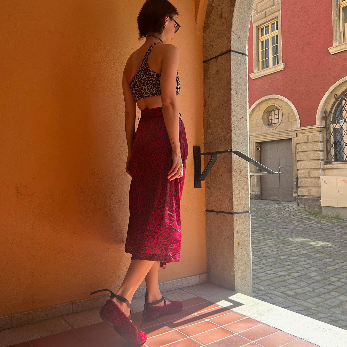 Asymmetrical skirt leopard