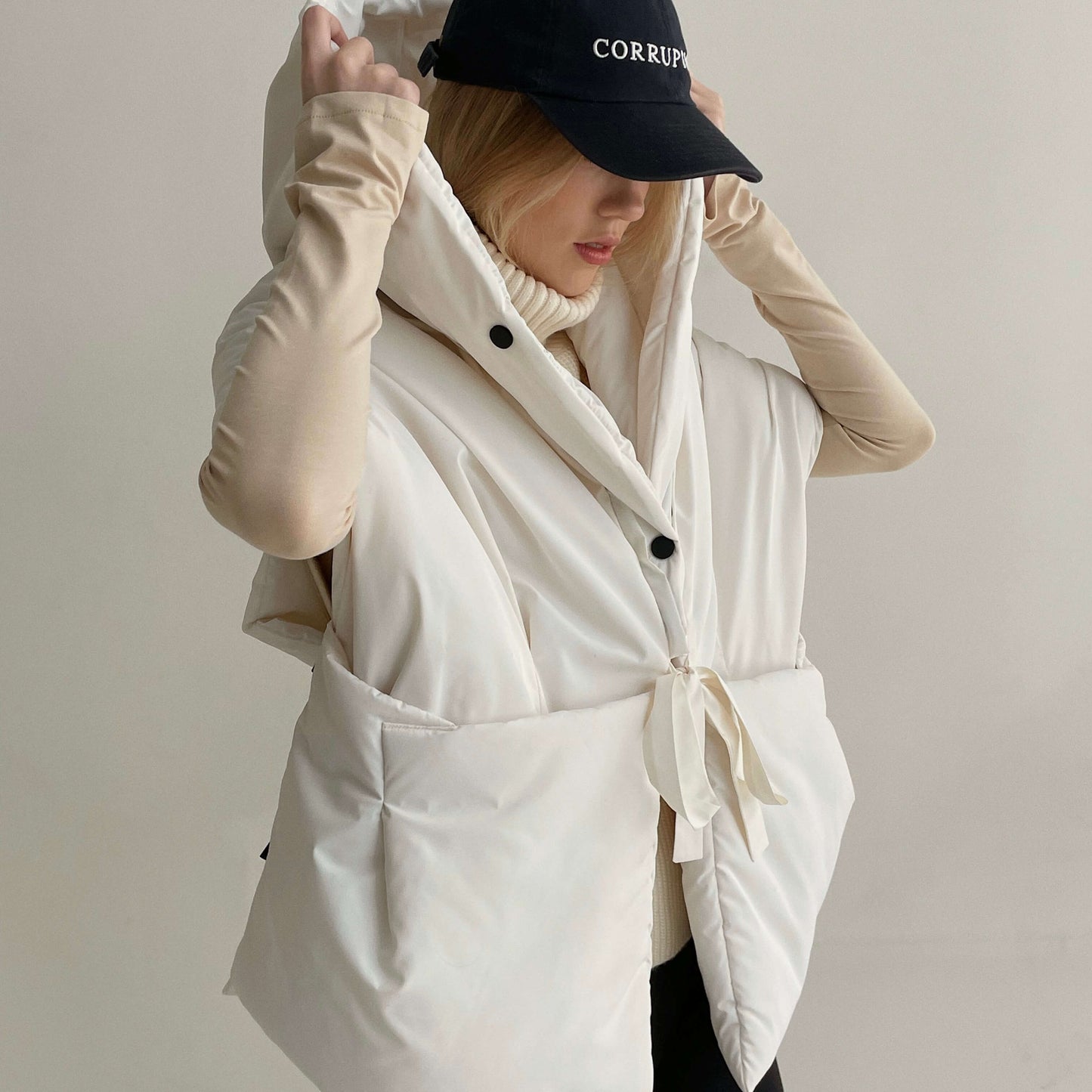 Milk Down vest with detachable hood