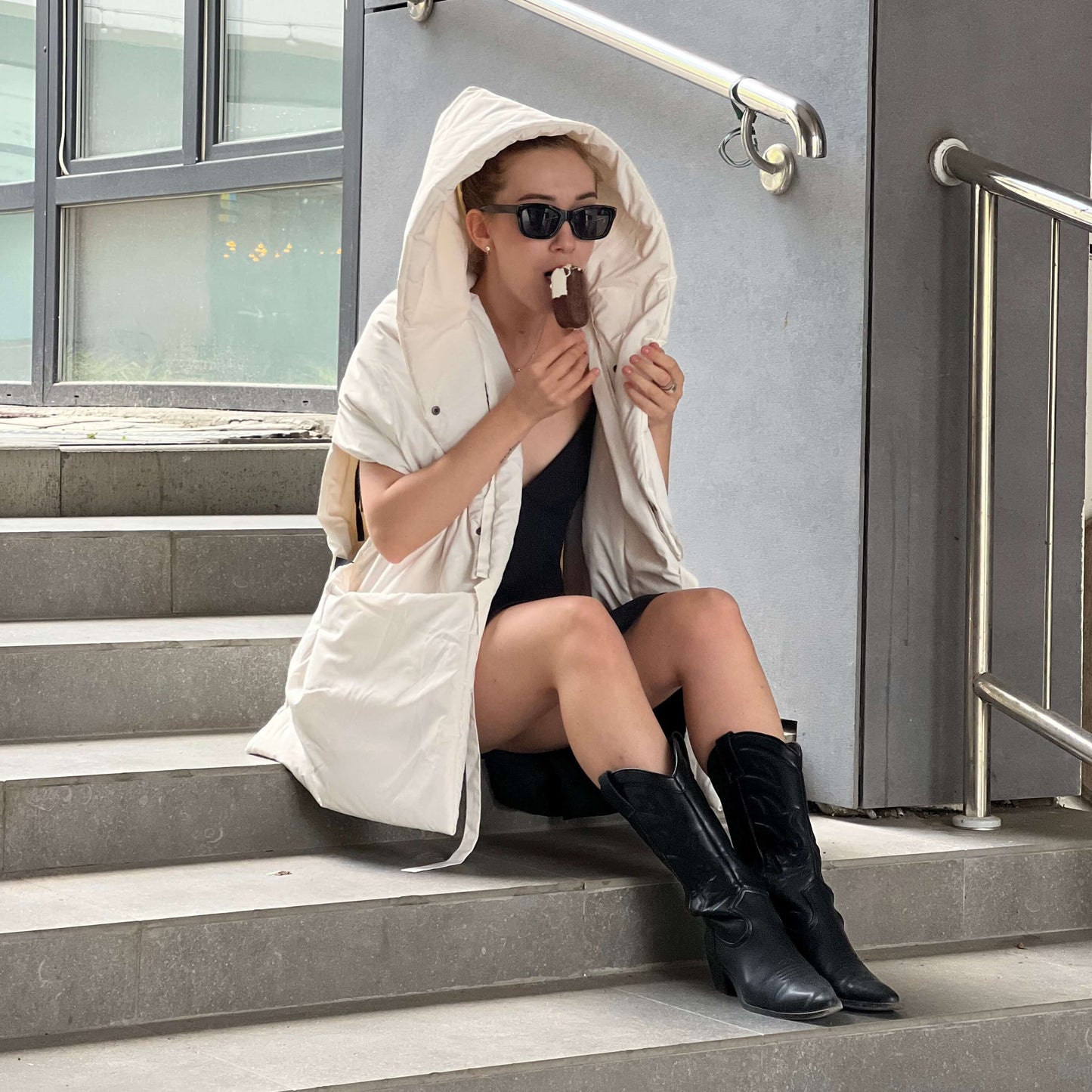 Milk Down vest with detachable hood