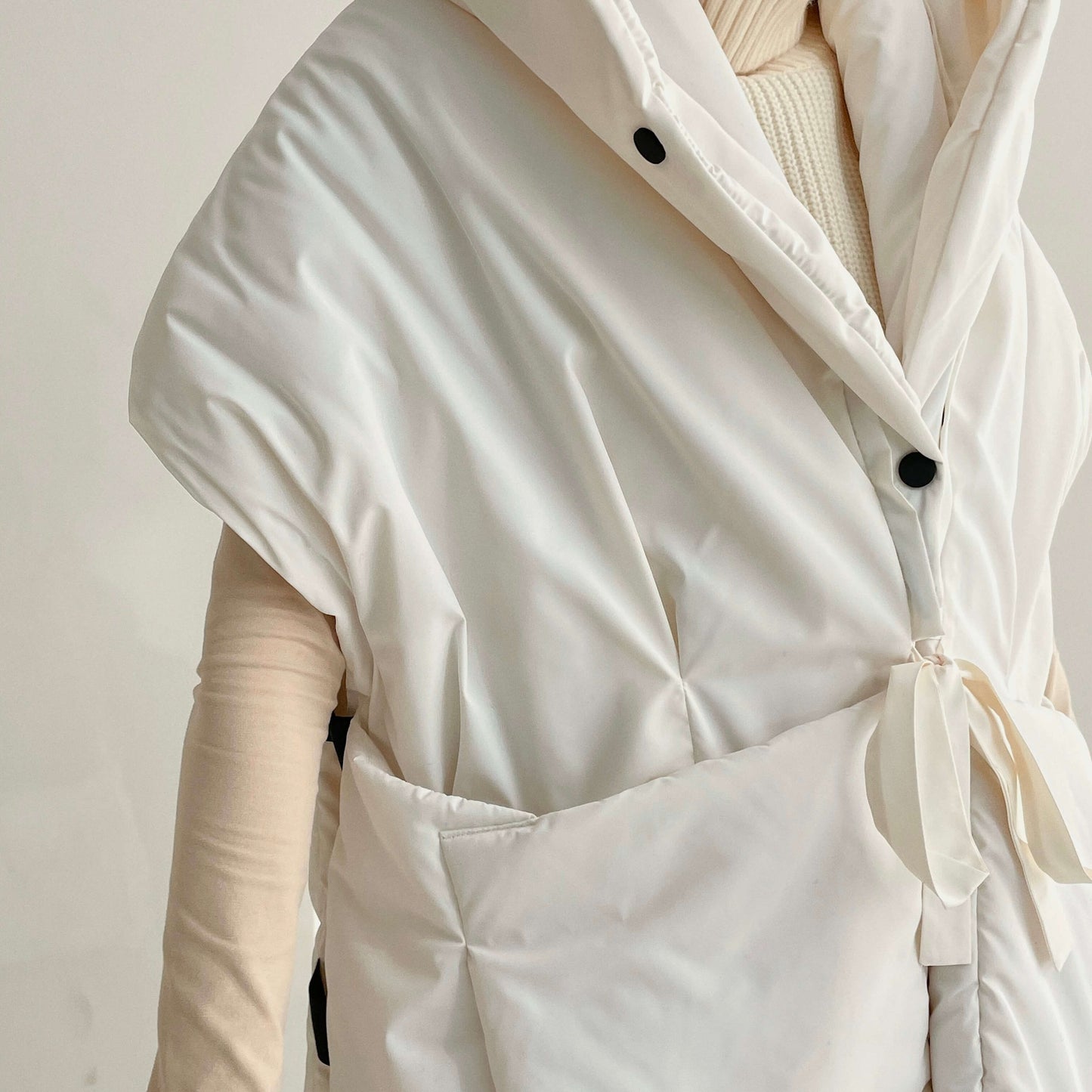 Milk Down vest with detachable hood