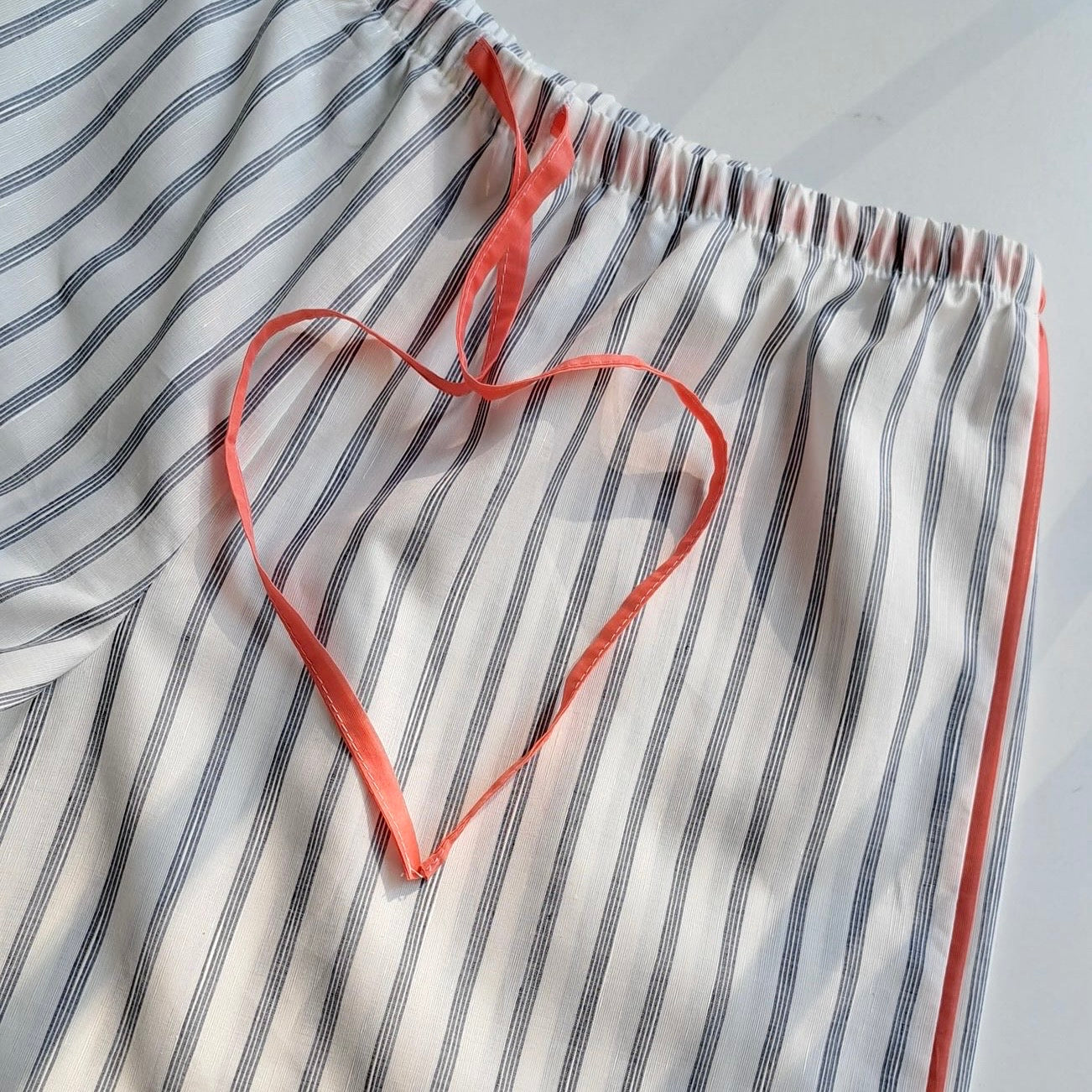 Striped shorts with color accents of your choice