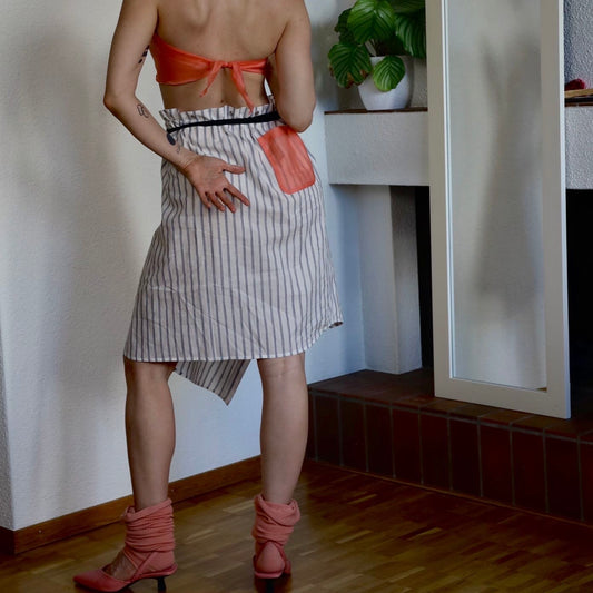 Detachable extended bottom for the shirt
