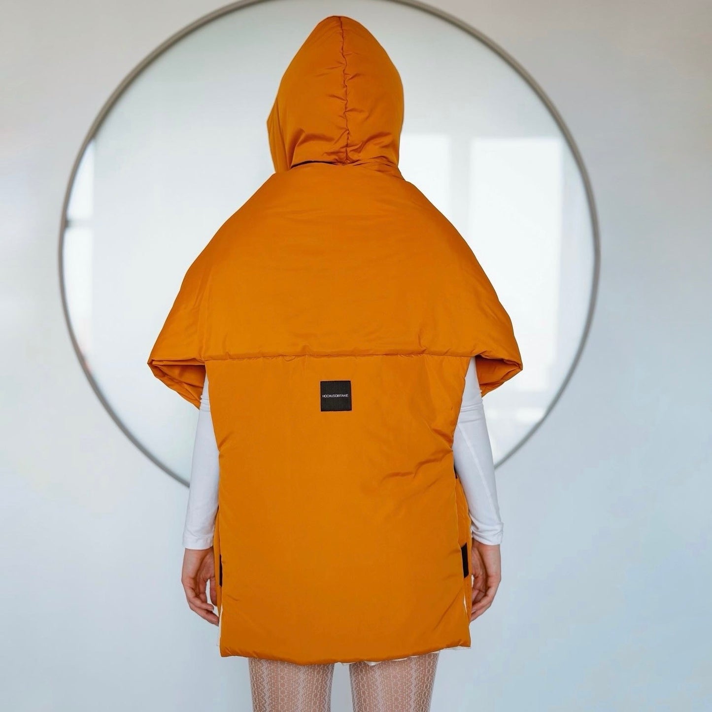 <tc>Жилетка кольору каррі з відстібним капюшоном</tc>