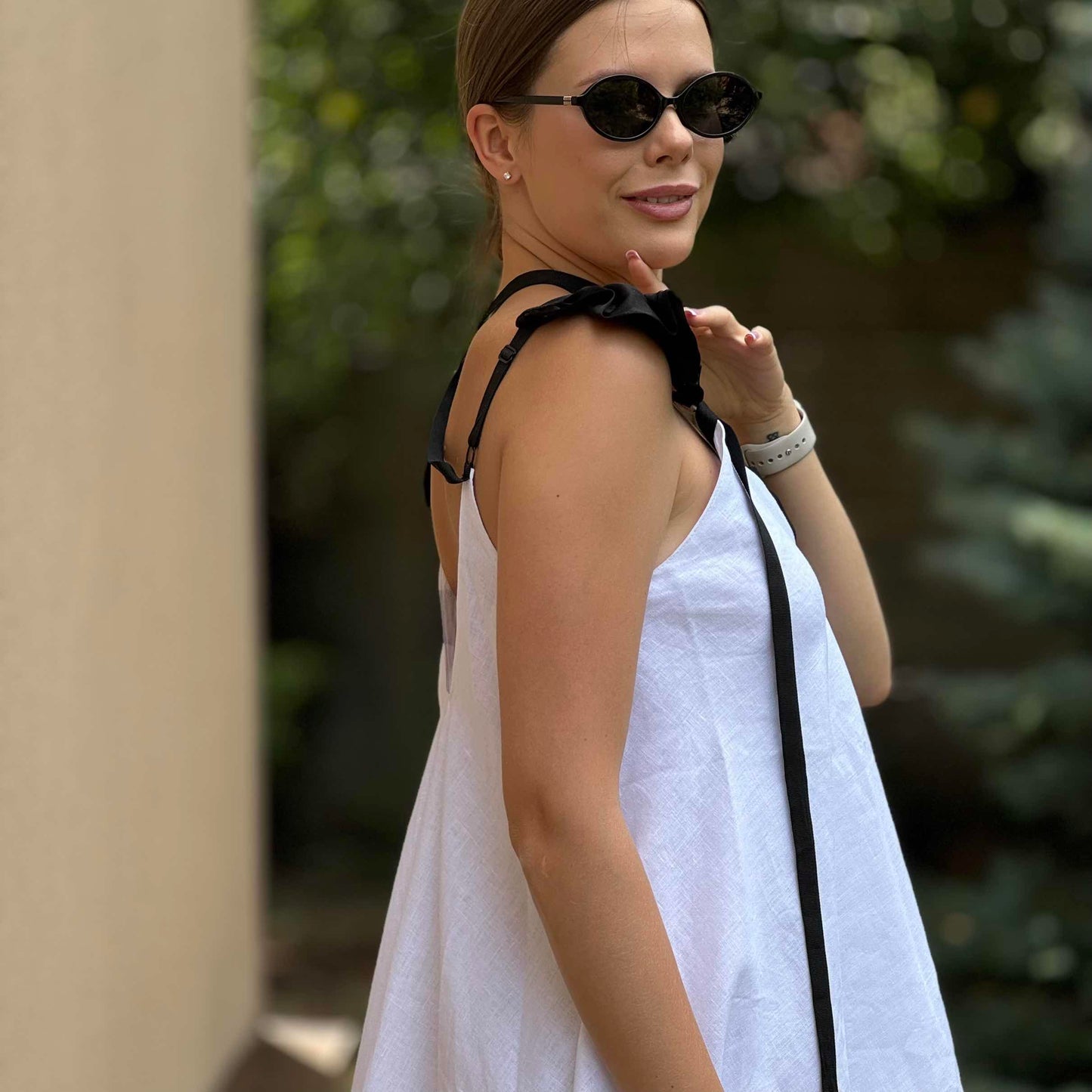 Short dress with ribbons in organic linen