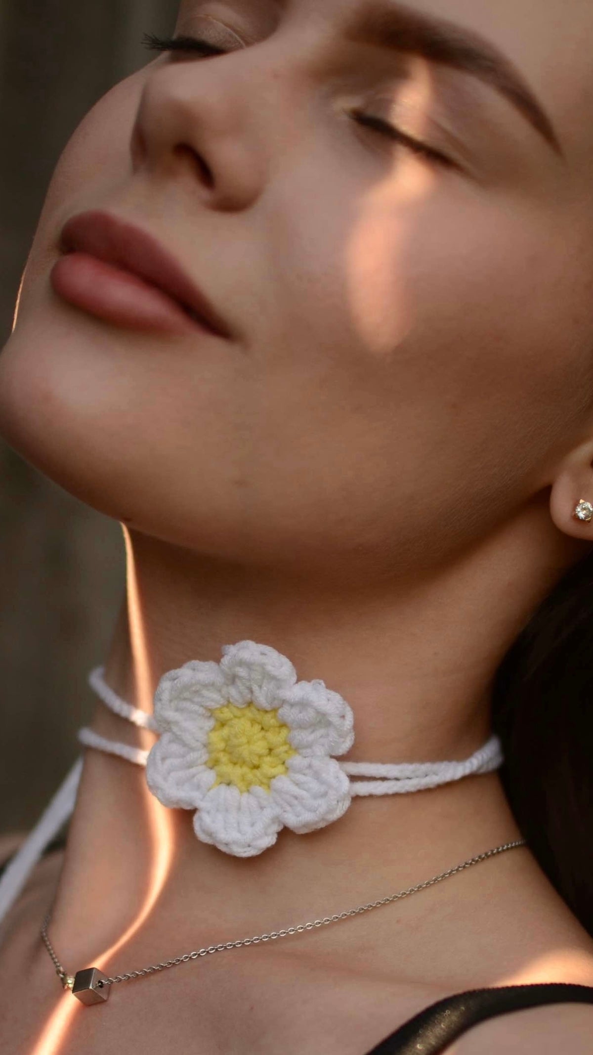 Crochet flower choker chamomile