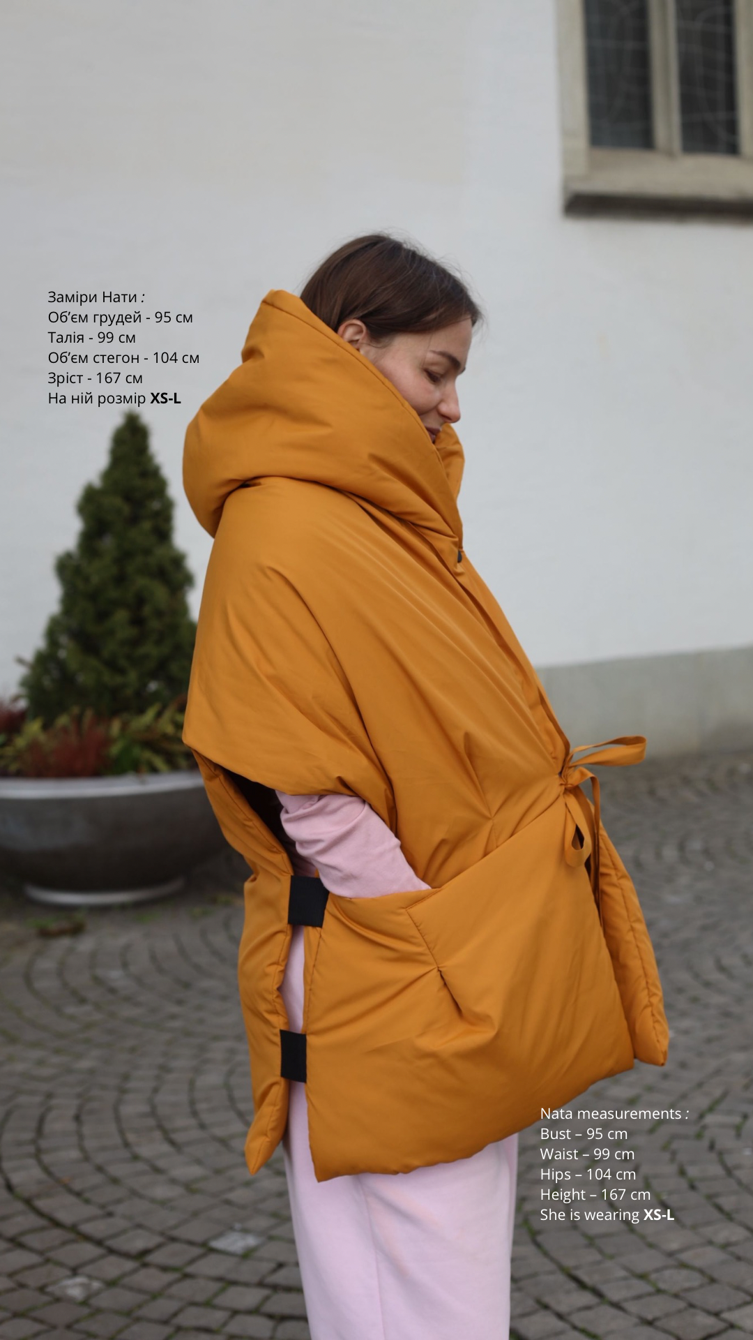 Curry Down vest with detachable hood