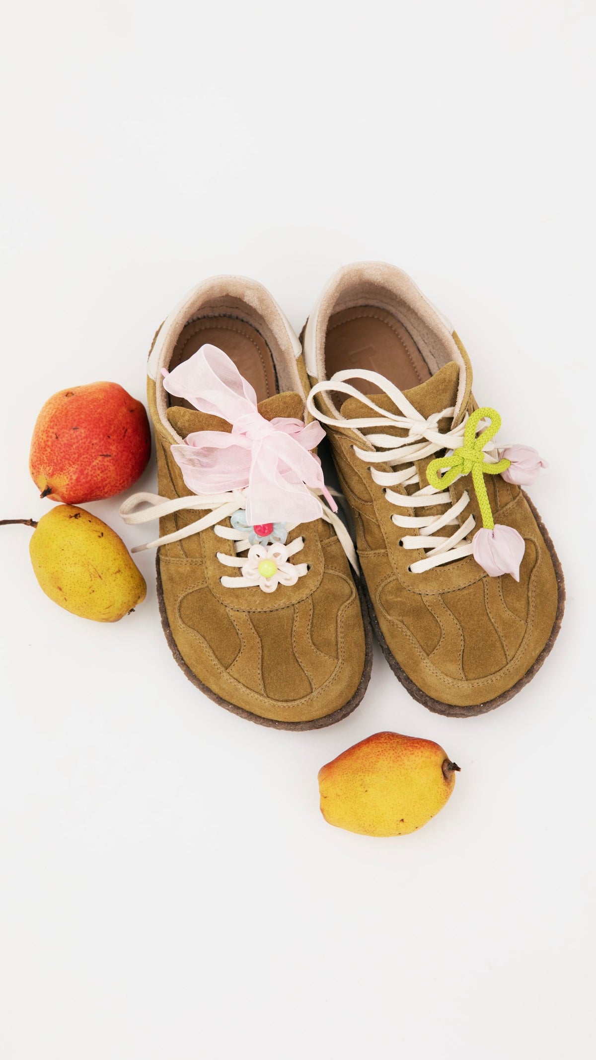 BOSI x HOCHUSOBITAKE demi-season sneakers (Selby) with an exclusive designer accessory set