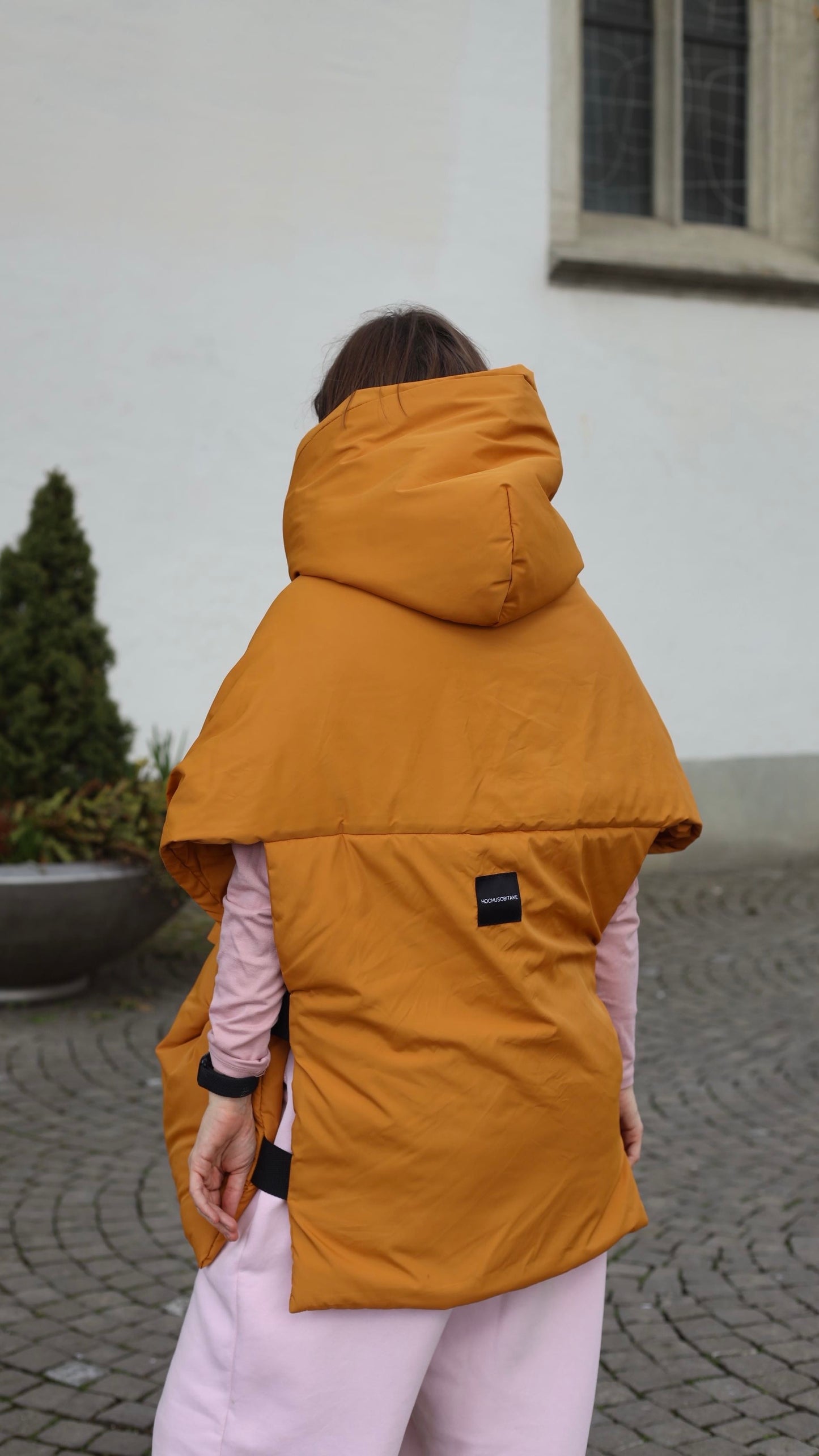 Curry Down vest with detachable hood