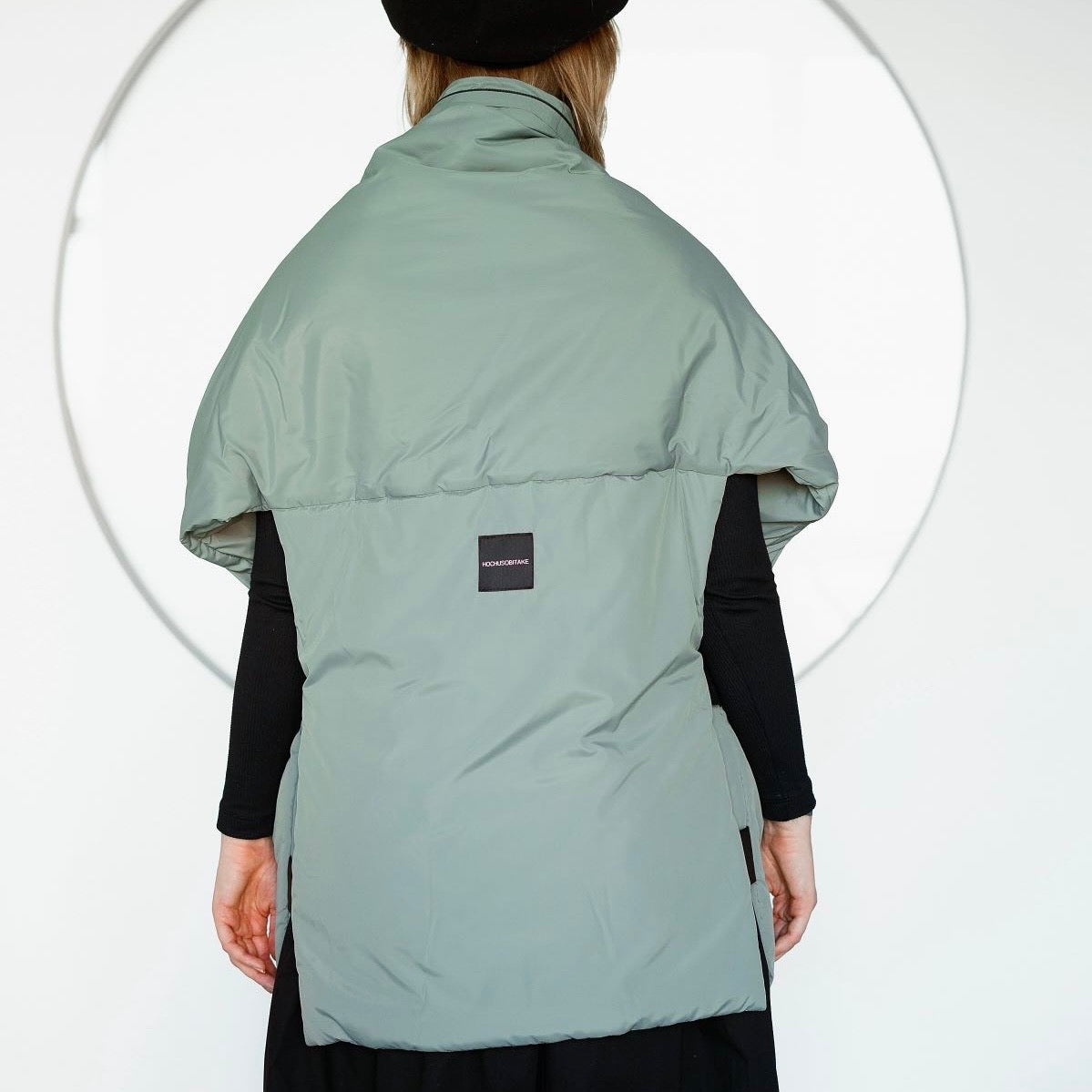 <tc>Жилетка кольору нефрит з відстібним капюшоном</tc>