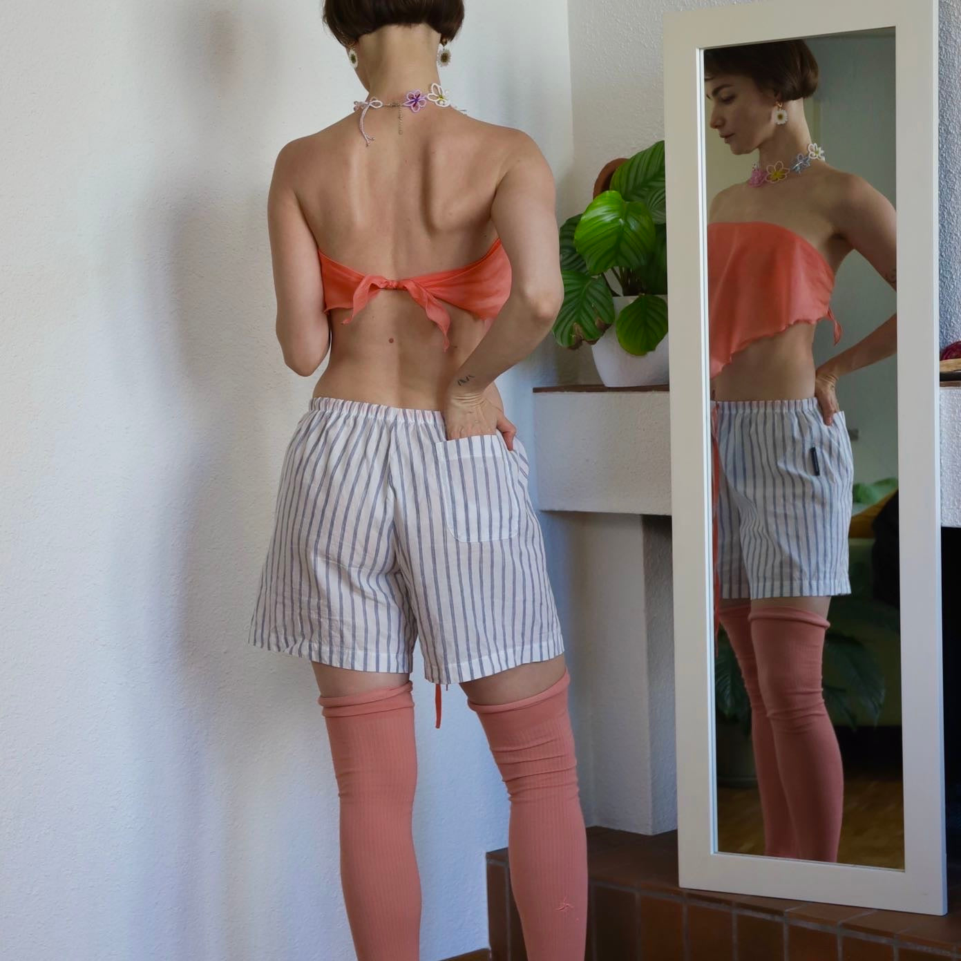 Striped shorts with color accents of your choice