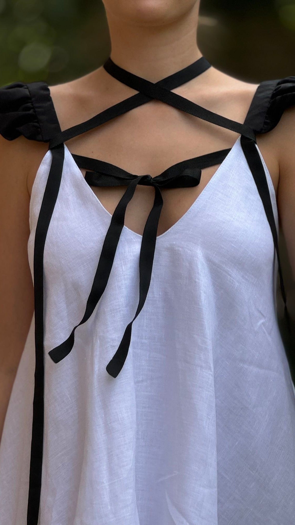 Short dress with ribbons in organic linen